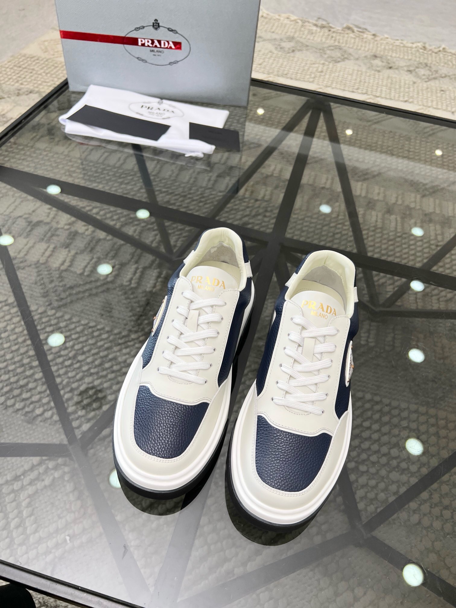 NO:219281,Brand PRADA color original color matching, code number 38-44 customized 45 price Material Prada new product original single-stock low-top casual footwear!  The upper is made of original soft cowhide, matched with Prada logo cowhide inner lining, cowhide foot pad original mold open sole, high quality worth owning, Prada, prada, cowhide19860909品牌PRADA 颜色原版配色 码数38-44定做45 价格 材质普拉达新品原单货低帮 休闲套脚鞋！鞋面采用原版柔软牛皮 搭配普拉达标识牛皮内里 牛皮垫脚原版开模大底、高品质值得拥有,普拉达,prada,prada,cowhide,Men's shoes