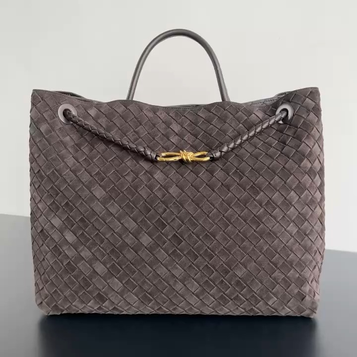 Bottega Veneta High-end details: Big bags are really fashion tools
