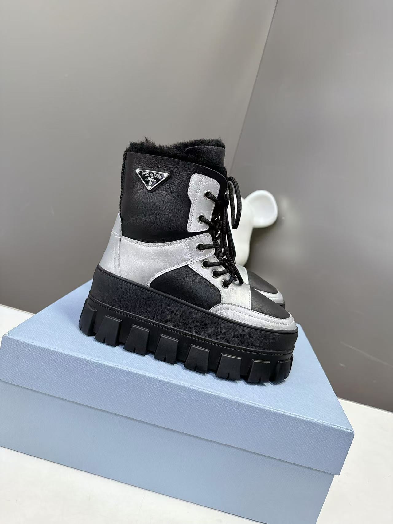 Prada Snow Boots Cowhide Rubber Wool Vintage