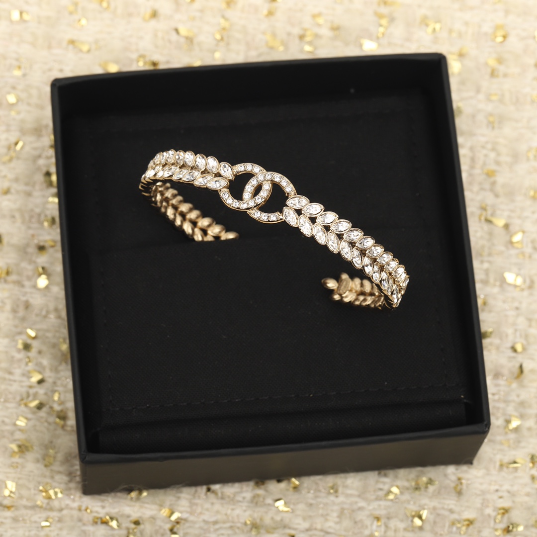 “Vintage Jewelry: Timeless Classic Charm with High-Quality Gold Plating for Modern and Retrospective Styles” - 图片 2