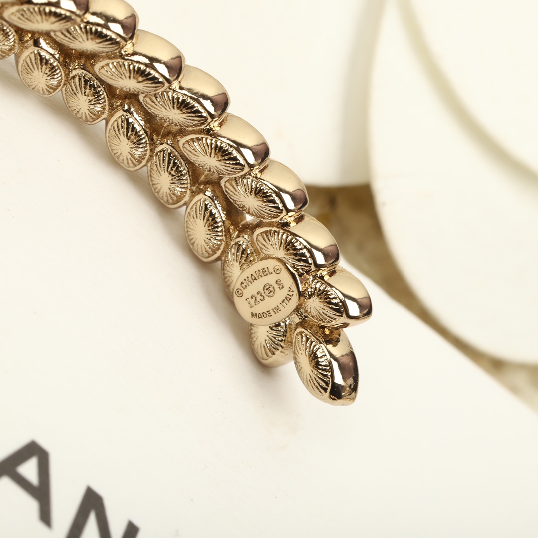 “Vintage Jewelry: Timeless Classic Charm with High-Quality Gold Plating for Modern and Retrospective Styles” - 图片 5