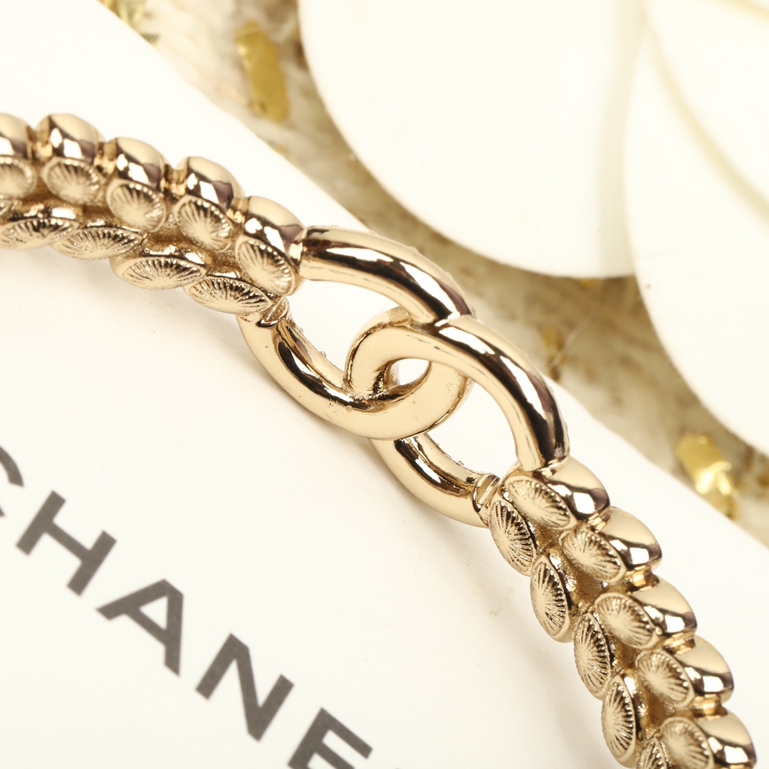 “Vintage Jewelry: Timeless Classic Charm with High-Quality Gold Plating for Modern and Retrospective Styles” - 图片 6
