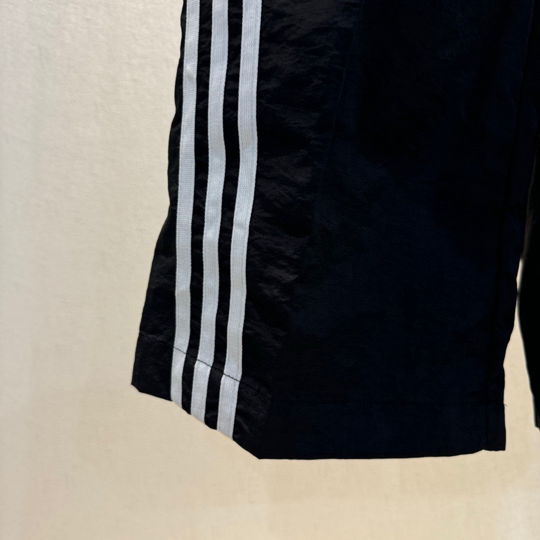 Adidas Pants: Quality Embroidered Design for Active Lifestyle in Black/Silver Grey - 图片 6