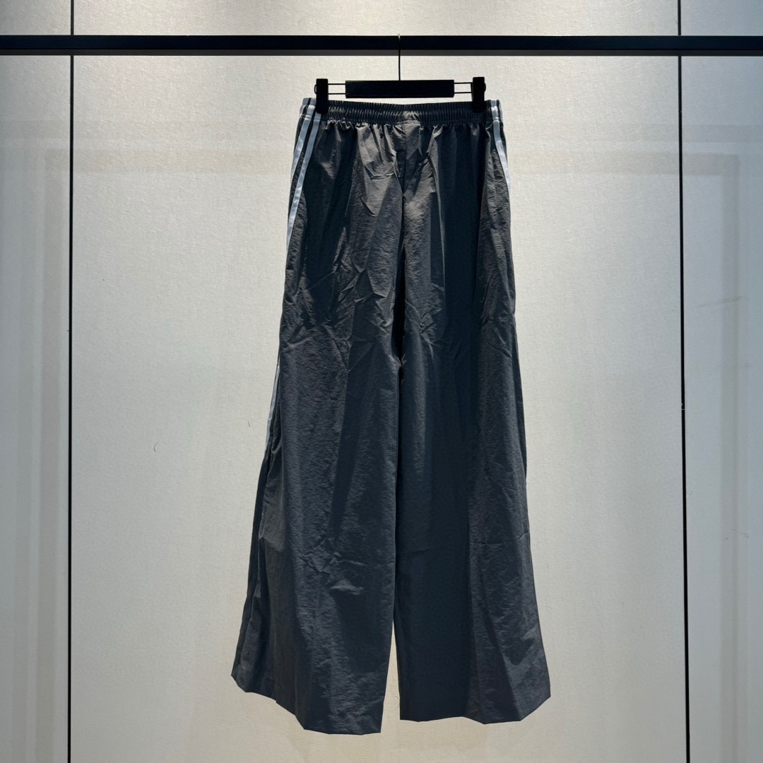 Adidas Pants with Heavy Work Embroidery in Black/Silver Grey – Quality and Comfort. - 图片 2