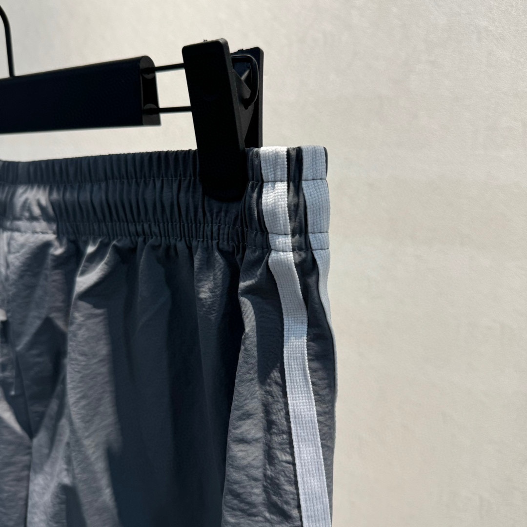 Adidas Pants with Heavy Work Embroidery in Black/Silver Grey – Quality and Comfort. - 图片 6