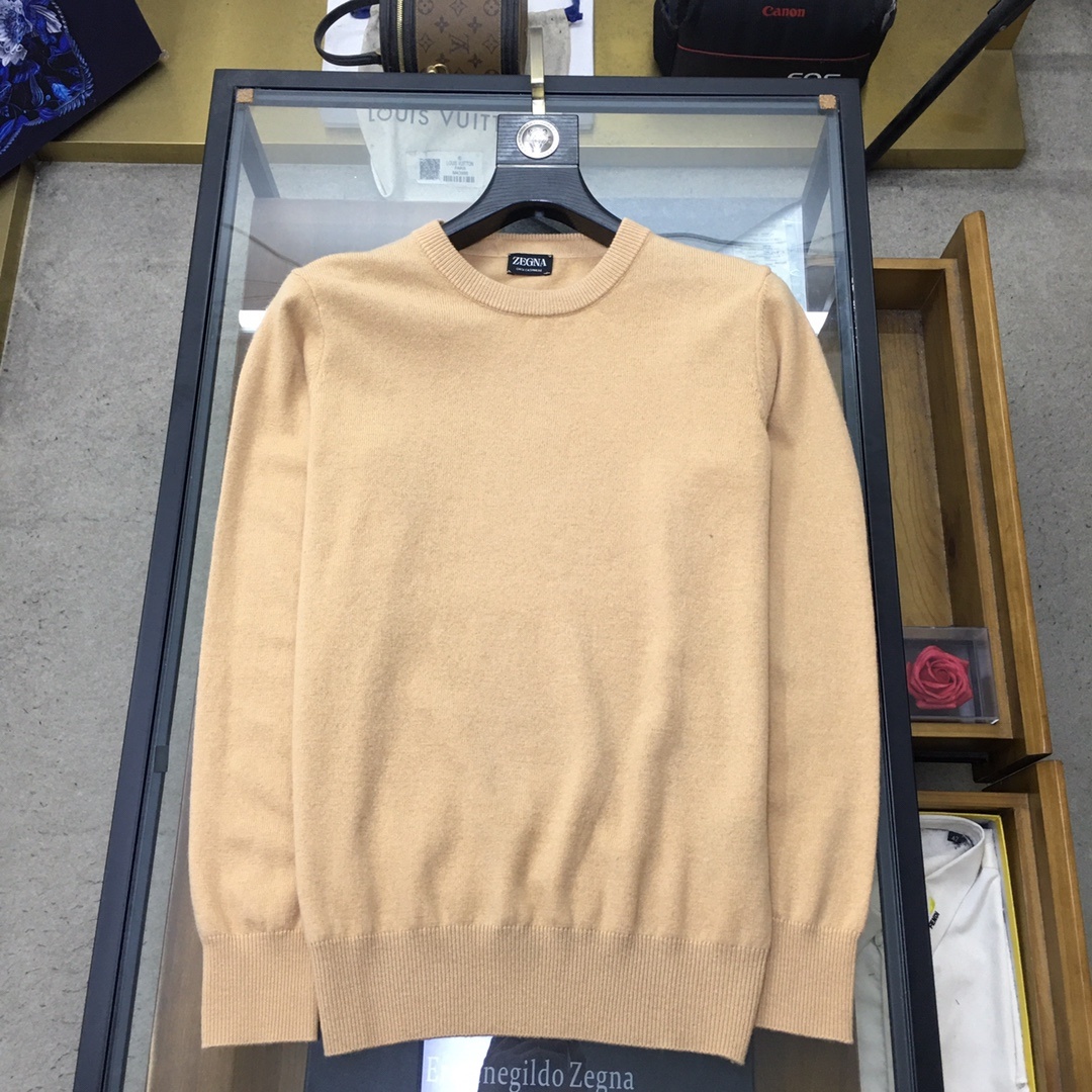新品🌹💕羊绒衫《ZEGNA|杰尼亚》
秋冬男款秋冬新款后领双杠刺绣纯色羊绒面料圆领针织衫男士毛衣~