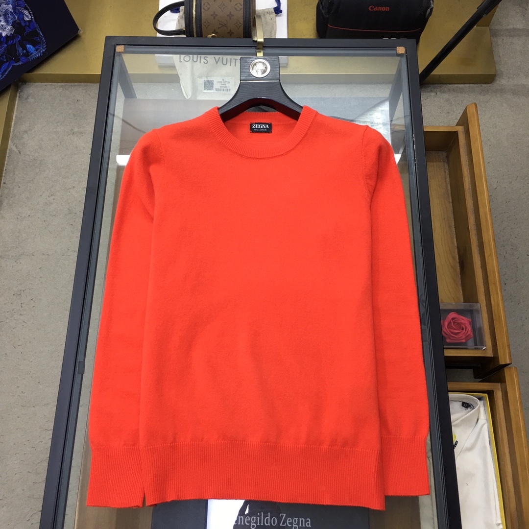 新品🌹💕羊绒衫《ZEGNA|杰尼亚》
秋冬男款秋冬新款后领双杠刺绣纯色羊绒面料圆领针织衫男士毛衣~