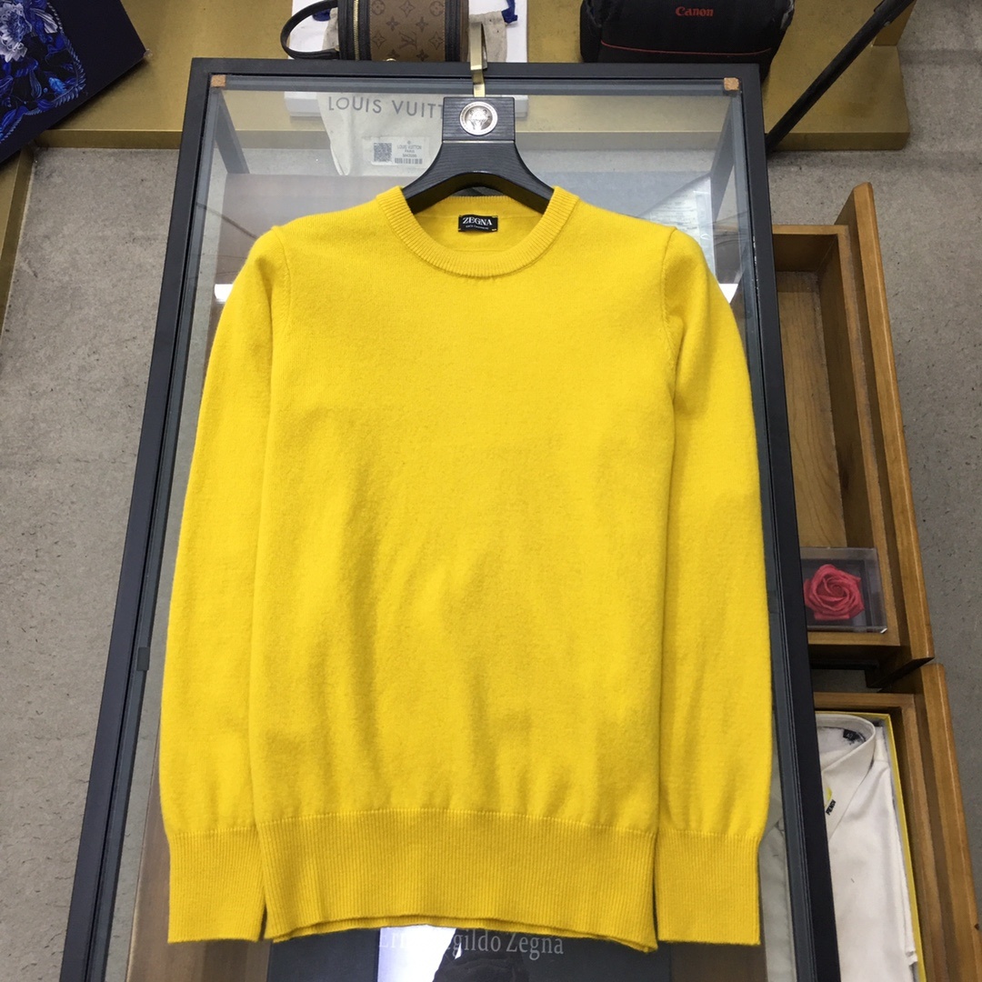 新品🌹💕羊绒衫《ZEGNA|杰尼亚》
秋冬男款秋冬新款后领双杠刺绣纯色羊绒面料圆领针织衫男士毛衣~