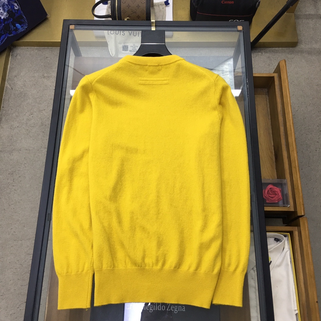 新品🌹💕羊绒衫《ZEGNA|杰尼亚》
秋冬男款秋冬新款后领双杠刺绣纯色羊绒面料圆领针织衫男士毛衣~