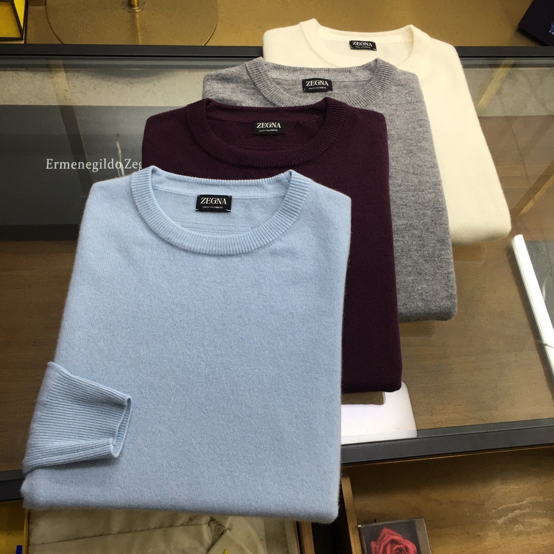 新品🌹💕羊绒衫《ZEGNA|杰尼亚》
秋冬男款秋冬新款后领双杠刺绣纯色羊绒面料圆领针织衫男士毛衣~