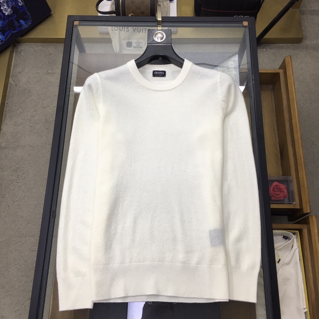 新品🌹💕羊绒衫《ZEGNA|杰尼亚》
秋冬男款秋冬新款后领双杠刺绣纯色羊绒面料圆领针织衫男士毛衣~