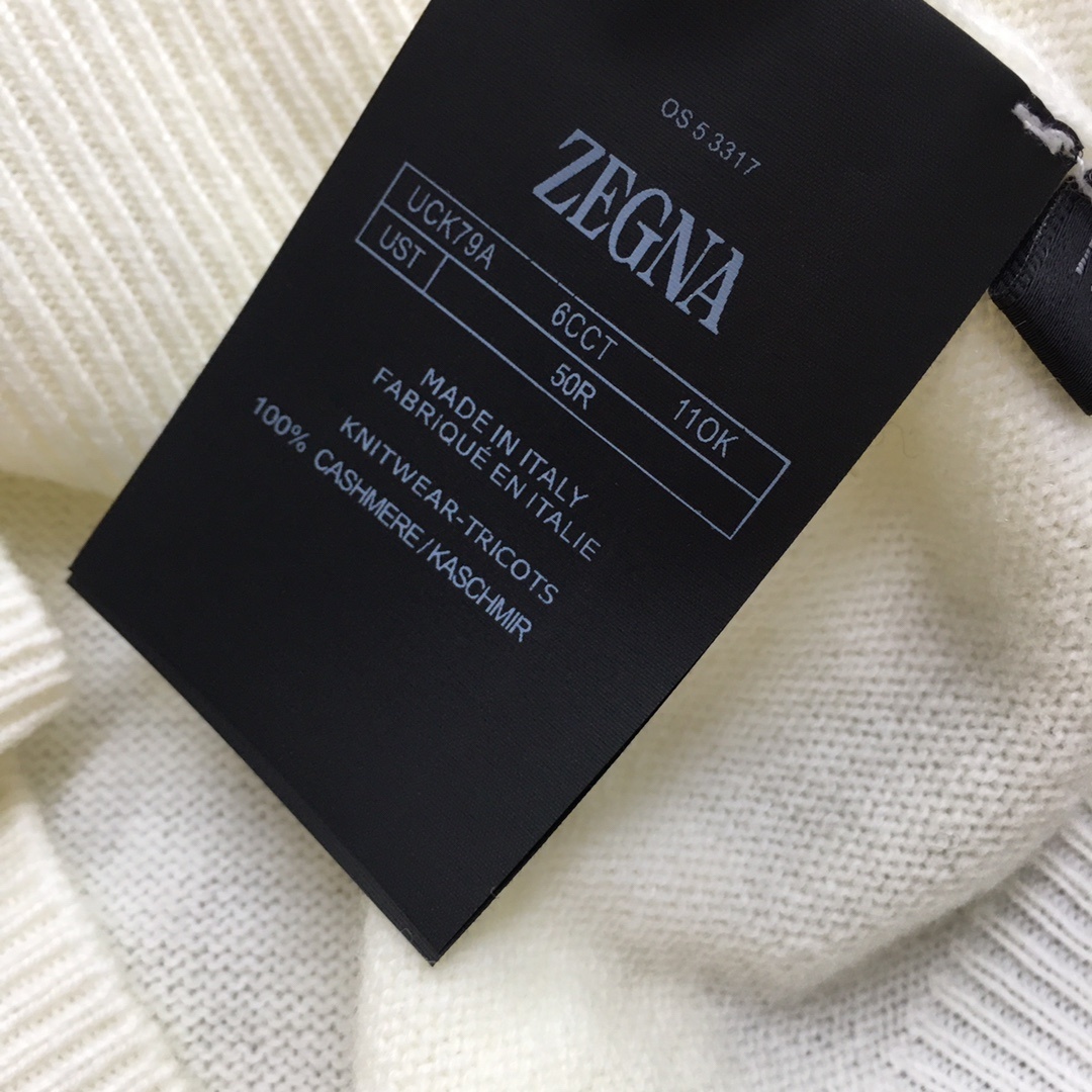 新品🌹💕羊绒衫《ZEGNA|杰尼亚》
秋冬男款秋冬新款后领双杠刺绣纯色羊绒面料圆领针织衫男士毛衣~