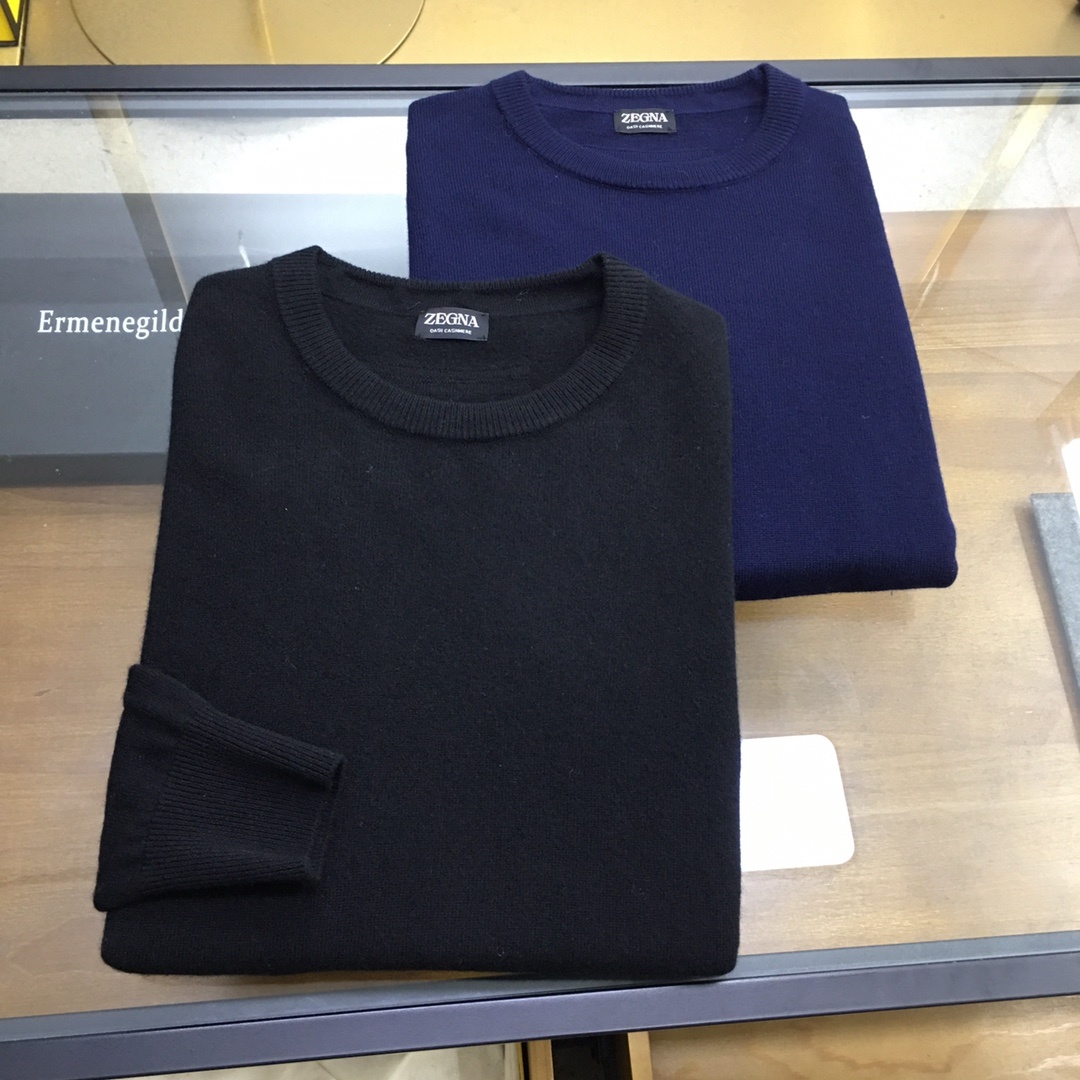 新品🌹💕羊绒衫《ZEGNA|杰尼亚》
秋冬男款秋冬新款后领双杠刺绣纯色羊绒面料圆领针织衫男士毛衣~