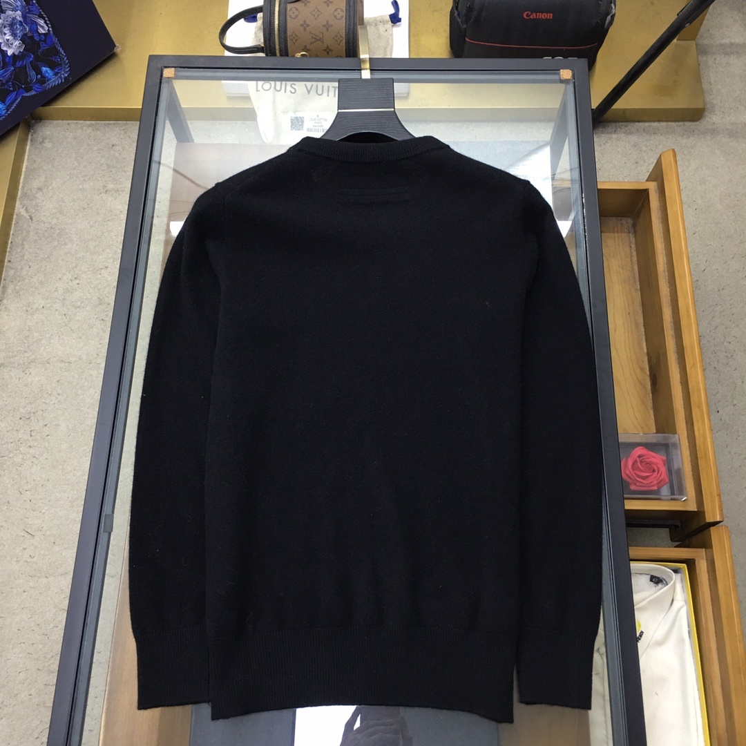 新品🌹💕羊绒衫《ZEGNA|杰尼亚》
秋冬男款秋冬新款后领双杠刺绣纯色羊绒面料圆领针织衫男士毛衣~