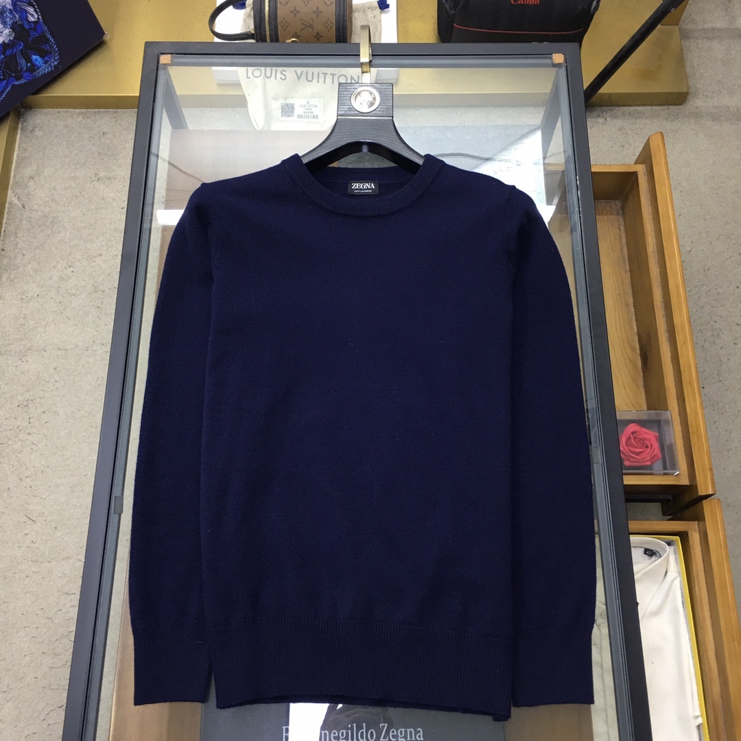 新品🌹💕羊绒衫《ZEGNA|杰尼亚》
秋冬男款秋冬新款后领双杠刺绣纯色羊绒面料圆领针织衫男士毛衣~