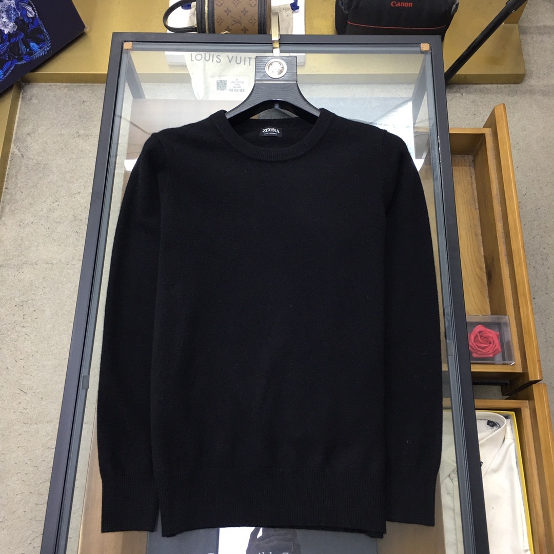 新品🌹💕羊绒衫《ZEGNA|杰尼亚》
秋冬男款秋冬新款后领双杠刺绣纯色羊绒面料圆领针织衫男士毛衣~