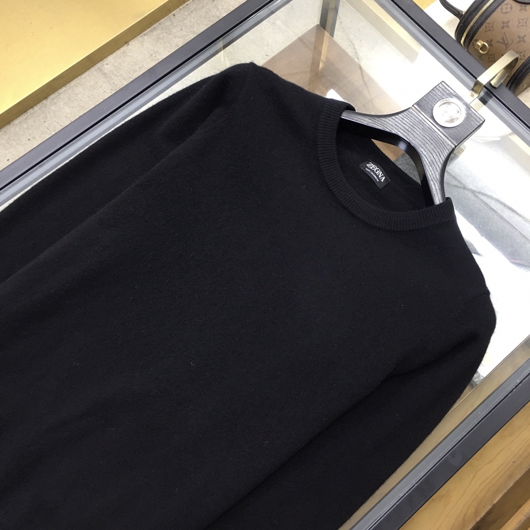 新品🌹💕羊绒衫《ZEGNA|杰尼亚》
秋冬男款秋冬新款后领双杠刺绣纯色羊绒面料圆领针织衫男士毛衣~