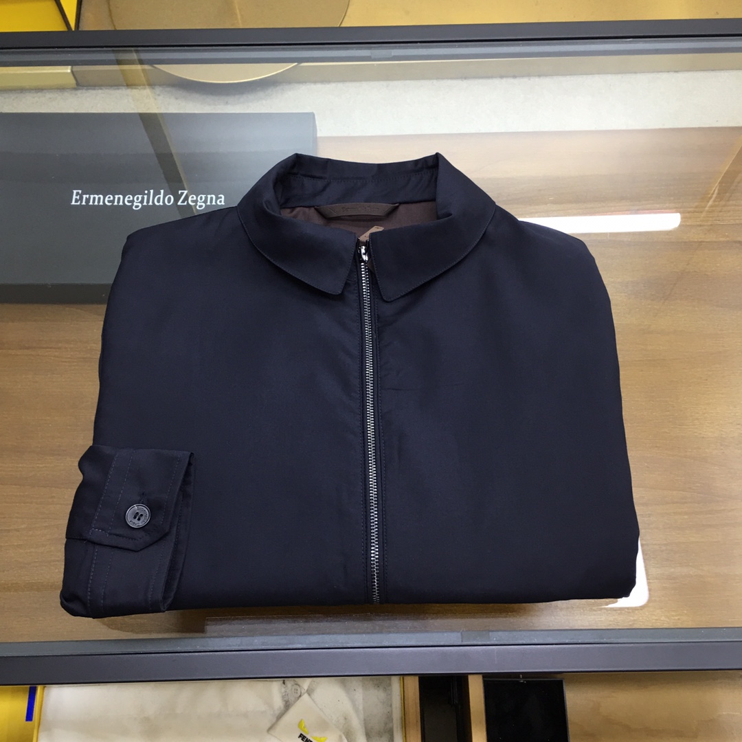 NO:141068,Classic return counter [Z.zegn...] Gw synchronizes hidden blue. Seasonal new fashion top jacket jacket, luxury classic style. Overseas counter synchronizes. Brand classic logo jacquard design high-end customization. Anyone can easily drive. Imported customized high-end fabrics, soft hand, comfortable and stylish, luxurious fashion craftsmanship styles, foreign trade company orders, domestic first-line OEM factories, customized high-density fabrics, luxurious classic designs, fashion essentials!  Highly recommended to purchase!  Counter size: M-3XL, Jackets & coats, Jackets & coats, alexander wang19860909经典回货专柜【Z.zegn...】Gw同步藏蓝 季新品时尚顶级夹克外套,奢华经典款式 海外专柜同步 品牌经典logo提花设计高级定制 任何人都可以轻松驾驶 进口定制高档顶级面料 手软舒适有型,奢华时尚工艺款式,外贸公司订单,国内一线代工厂出品,订制高密度面料,奢华经典设计,时尚必备单品！强烈推荐购入！专柜尺码:M-3XL,,jackets & coats,jackets & coats,alexander wang,Men's clothing