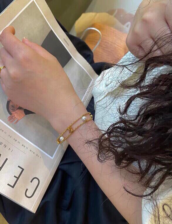 “Celine’s New Art Sense Bronze Sculpture Bracelet – Chic, Simple, Artistic” - 图片 4