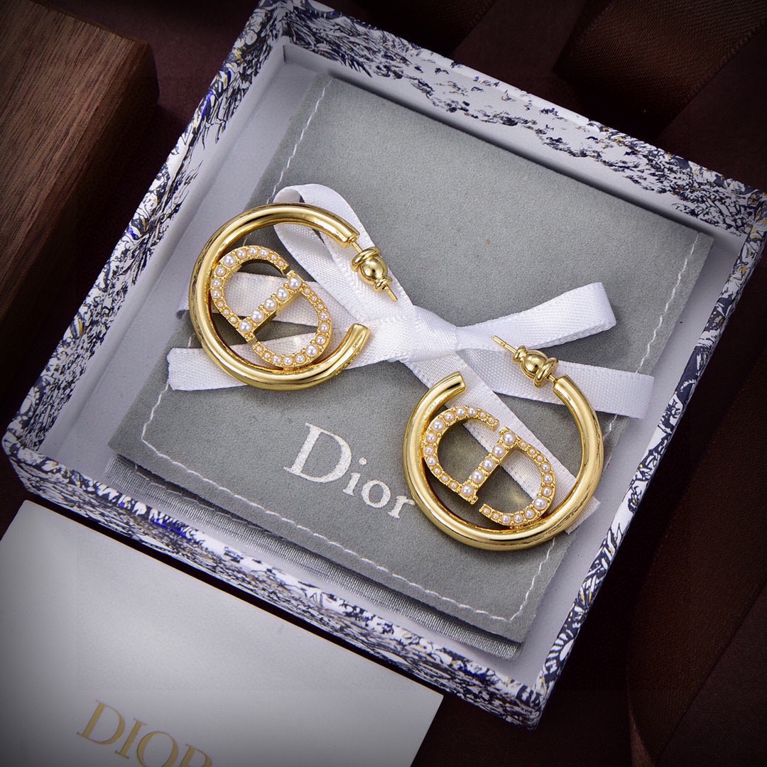 Dior item
