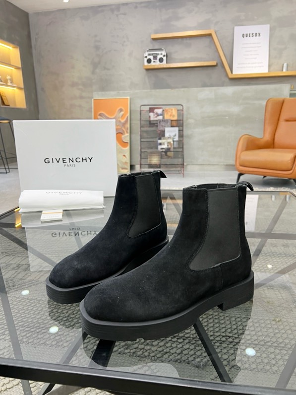 NO:639844,Top Purchasing Agent Ji's new high-top boots and shoes for street men are coming. They are available at the counter simultaneously. Original factory configuration, Italian imported cowhide, high-end and elegant, a must for super experts, fully imported water-dyed cowhide linings, original soles specially provided by the original factory, super comfortable, original factory and single goods, high quality, you can enter and exit the counter at will, welcome to compare at the counter. Code number 39-44 (38 45 can be ordered), boots, cowhide19860909顶级代购 纪 炸街男神增高帮靴子皮鞋新品来袭专柜同步发售原厂配置,意大利进口牛皮,高端大气超达人必备,全进口水染牛皮里垫,鞋底原厂特供原版底超级舒适,原厂跟单货 高品质,可随意进出专柜,欢迎对比专柜同步 码数 39-44（可订38 45）,,boots,cowhide,Men's shoes