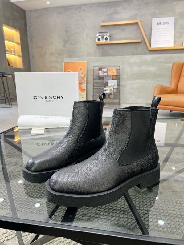 NO:639847,J Top Purchasing Agent Ji's new high-top boots and shoes for street men are coming and are available at the counter at the same time. Original factory configuration, Italian imported cowhide, high-end and elegant, a must-have for super experts, fully imported water-dyed cowhide lining, original soles specially provided by the factory, super comfortable, original factory and single goods, high quality, you can enter and exit the counter at will, welcome to compare the counter synchronization code number 39-44 (can order 38 45), boots, cowhide19860909J顶级代购 纪 炸街男神增高帮靴子皮鞋新品来袭专柜同步发售原厂配置,意大利进口牛皮,高端大气超达人必备,全进口水染牛皮里垫,鞋底原厂特供原版底超级舒适,原厂跟单货 高品质,可随意进出专柜,欢迎对比专柜同步 码数 39-44（可订38 45）,,boots,cowhide,Men's shoes