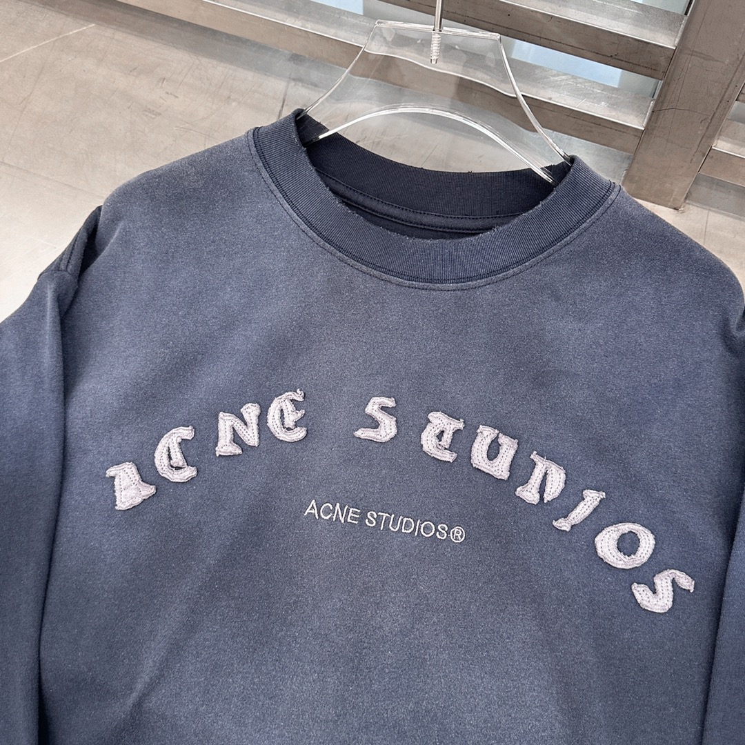  🆕ACNE｜新款长袖t恤，纯棉面料透气柔软，整身做旧水洗工艺，胸前搭配撞色贴布绣细节，宽松版型男女同款