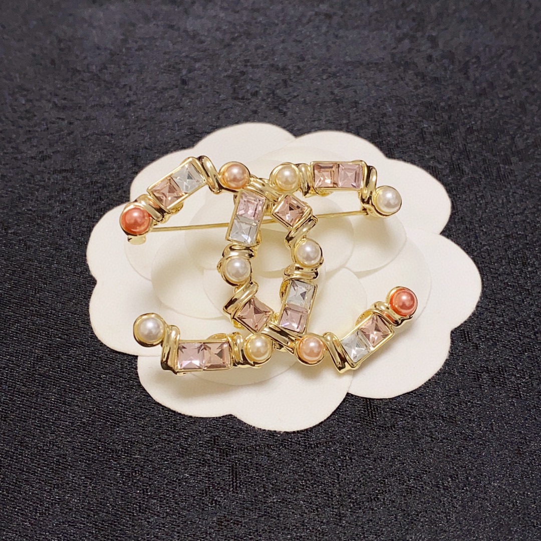 CHANEL 🇫🇷 New boutique collection pearl and crystal brooch—an accessory t - Jewelry 4