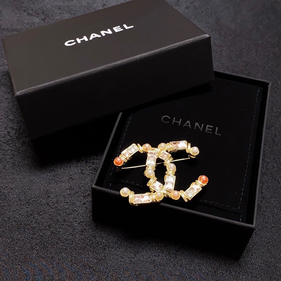 CHANEL 🇫🇷 New boutique collection pearl and crystal brooch—an accessory t - Jewelry 6