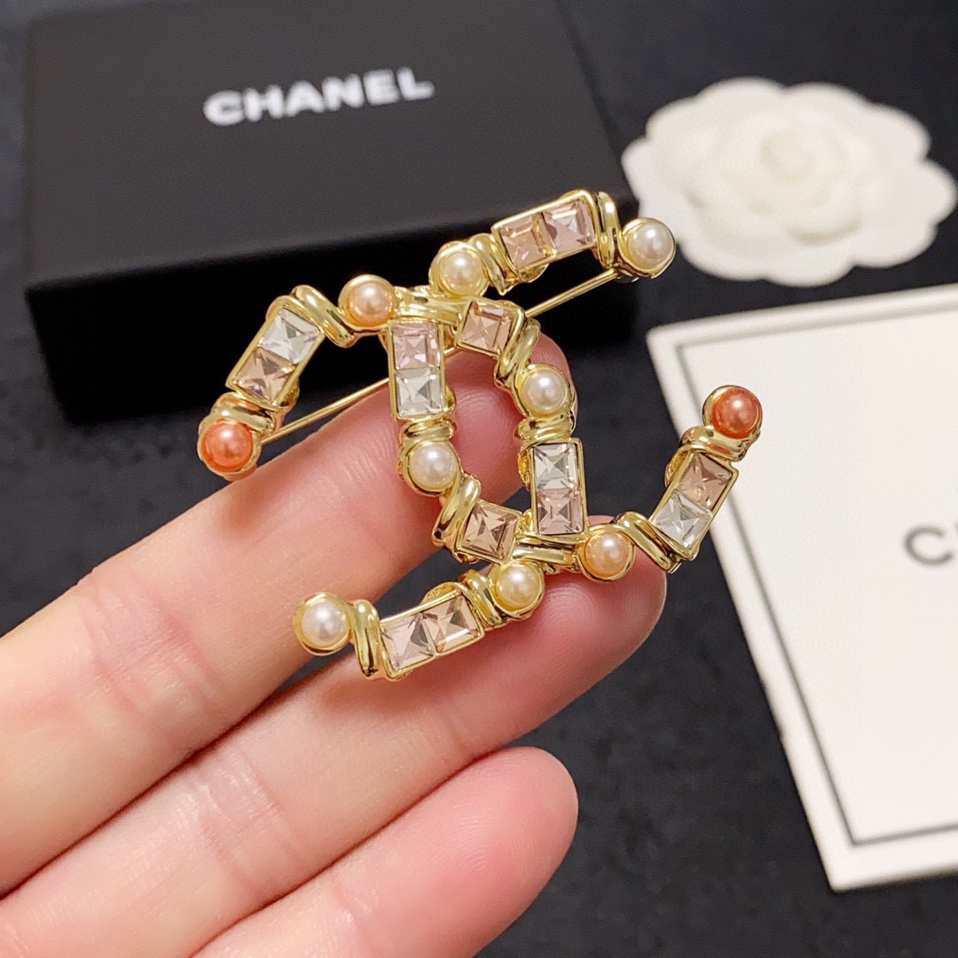 CHANEL 🇫🇷 New boutique collection pearl and crystal brooch—an accessory t - Jewelry 8