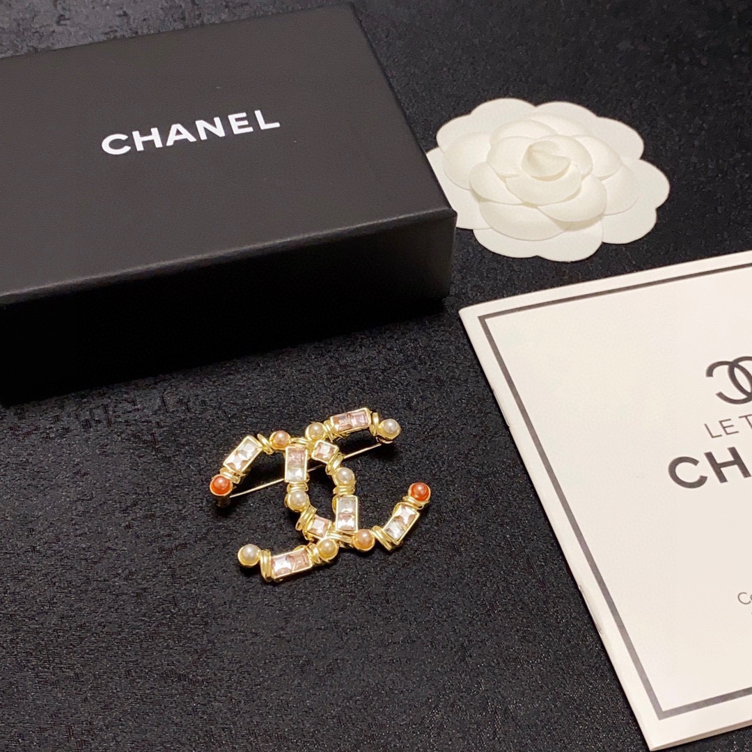 CHANEL 🇫🇷 New boutique collection pearl and crystal brooch—an accessory t - Jewelry 9