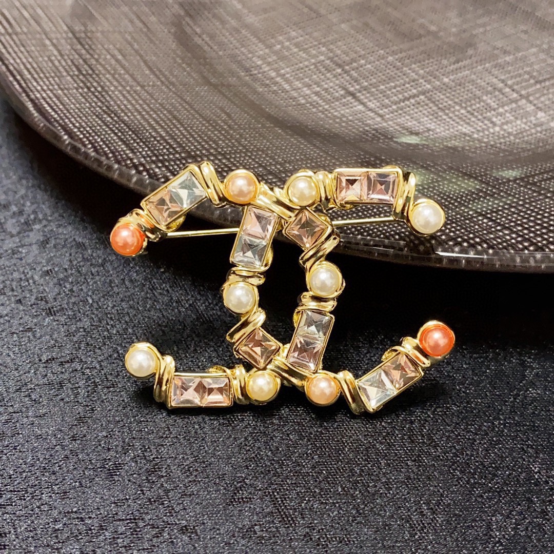 CHANEL 🇫🇷 New boutique collection pearl and crystal brooch—an accessory t - Jewelry 7