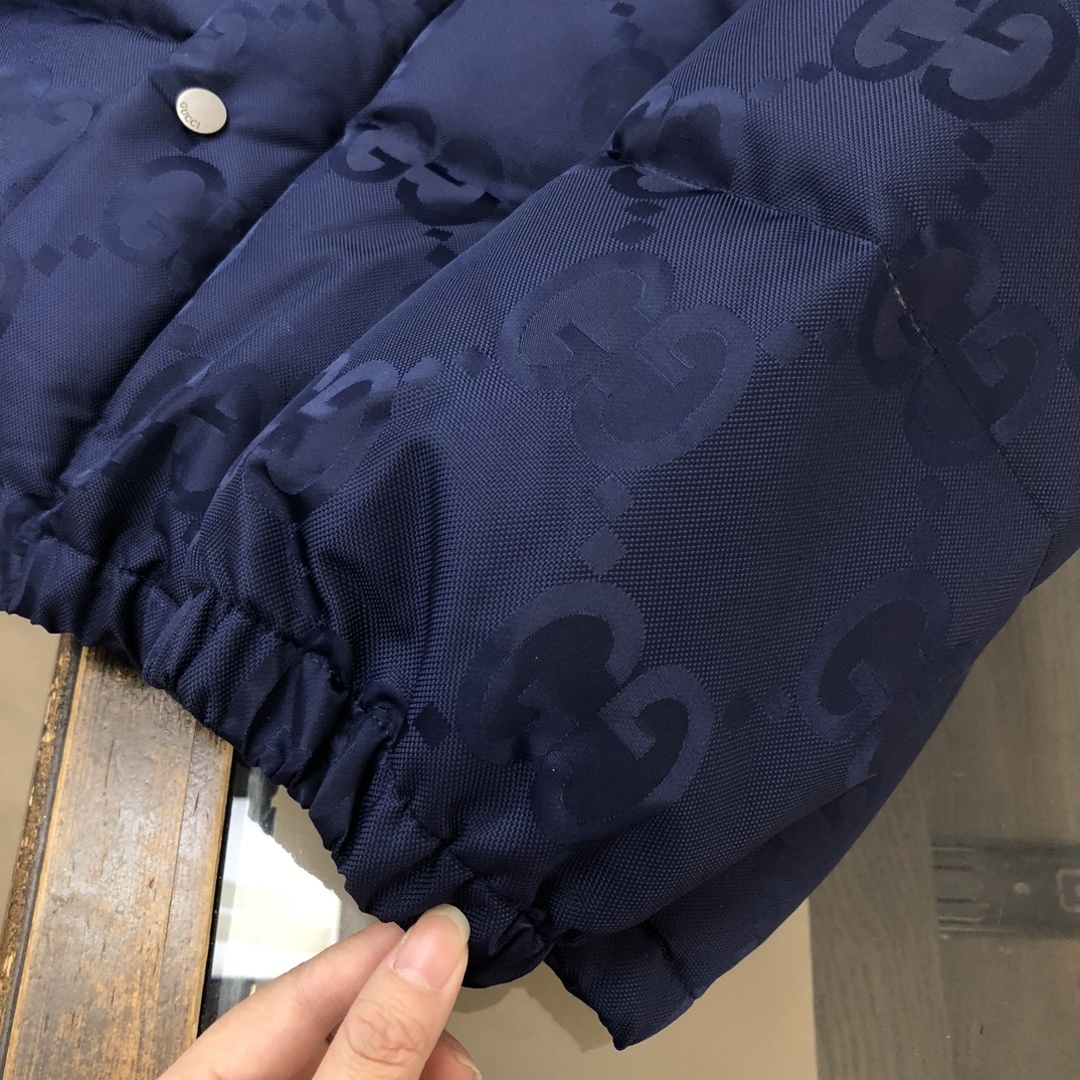 🆕🆕🆕🔥 GUCCI 古驰 2025秋冬最新款暗纹提花羽绒服!外层面料采用定制GG帆布属于环保有机棉质