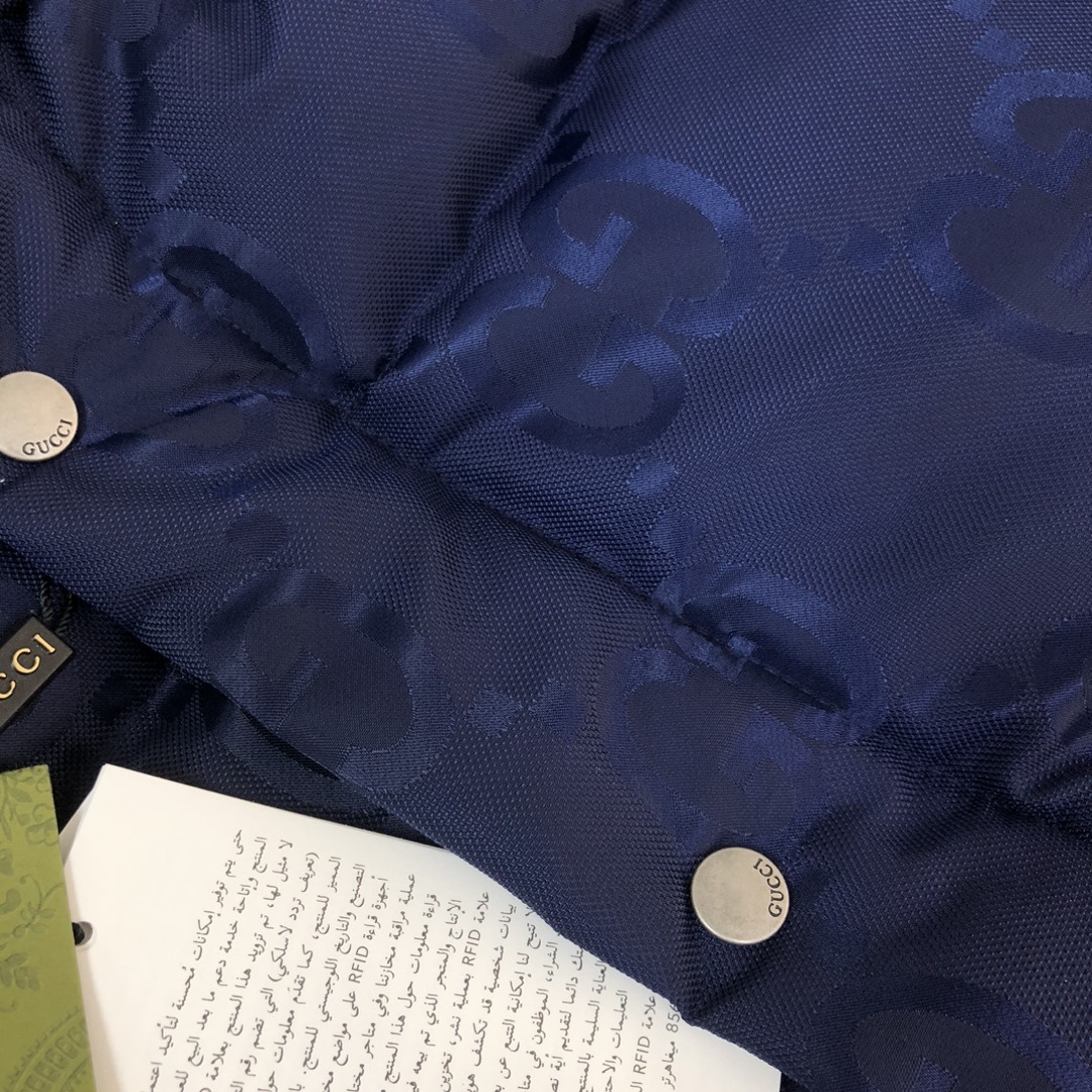 🆕🆕🆕🔥 GUCCI 古驰 2025秋冬最新款暗纹提花羽绒服!外层面料采用定制GG帆布属于环保有机棉质
