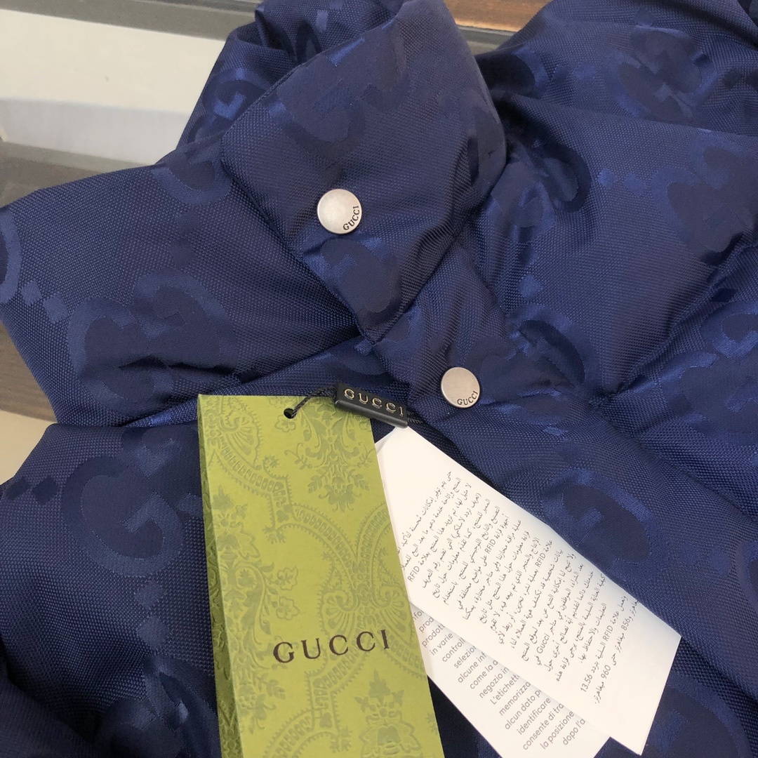 🆕🆕🆕🔥 GUCCI 古驰 2025秋冬最新款暗纹提花羽绒服!外层面料采用定制GG帆布属于环保有机棉质