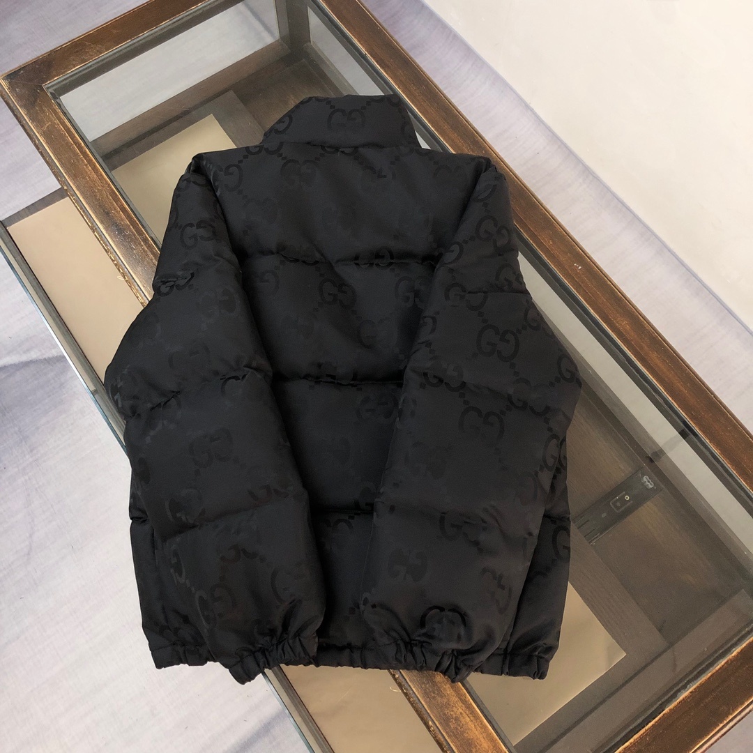 🆕🆕🆕🔥 GUCCI 古驰 2025秋冬最新款暗纹提花羽绒服!外层面料采用定制GG帆布属于环保有机棉质