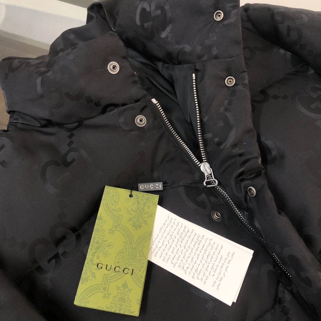🆕🆕🆕🔥 GUCCI 古驰 2025秋冬最新款暗纹提花羽绒服!外层面料采用定制GG帆布属于环保有机棉质