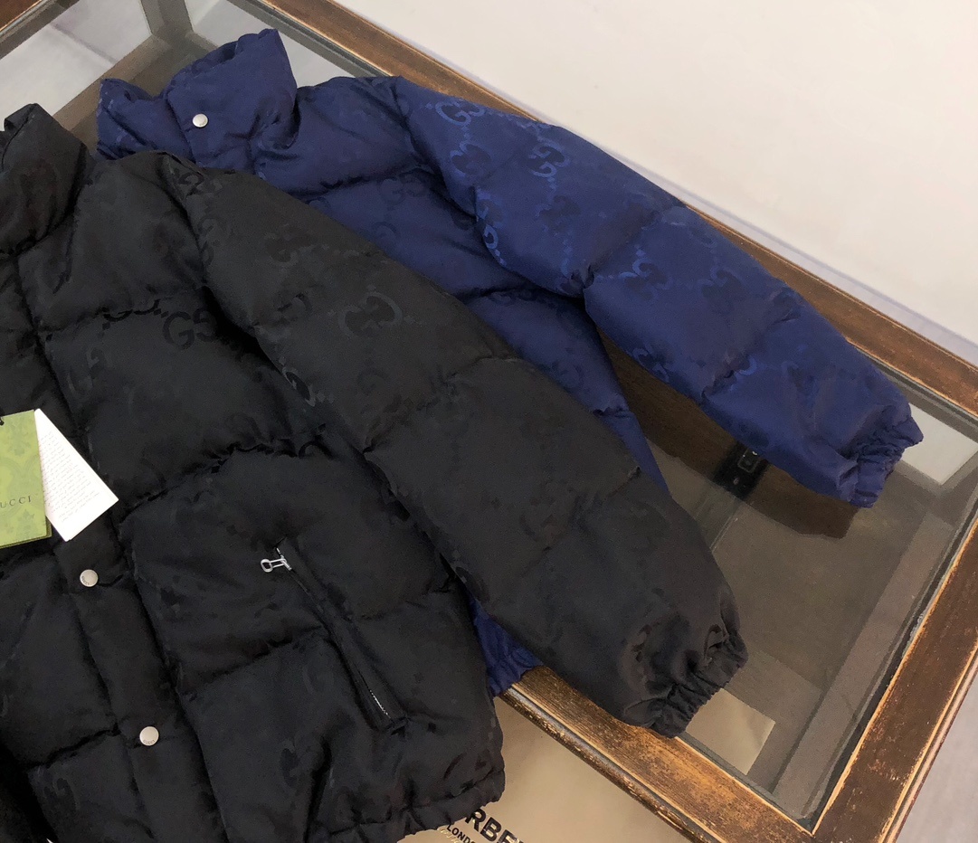 🆕🆕🆕🔥 GUCCI 古驰 2025秋冬最新款暗纹提花羽绒服!外层面料采用定制GG帆布属于环保有机棉质
