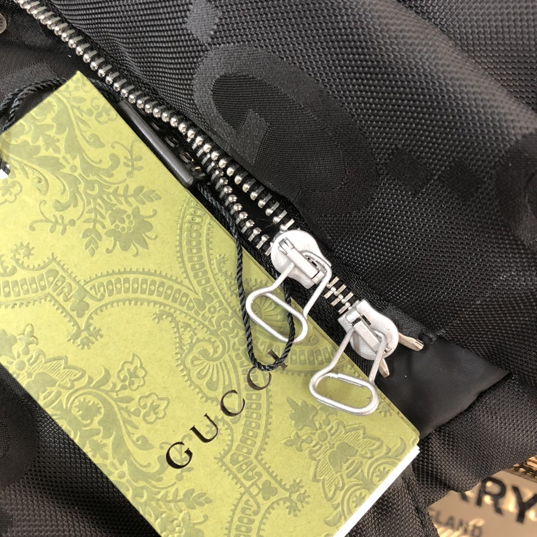 🆕🆕🆕🔥 GUCCI 古驰 2025秋冬最新款暗纹提花羽绒服!外层面料采用定制GG帆布属于环保有机棉质