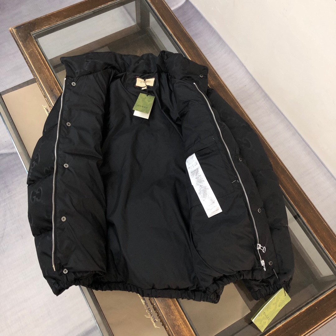 🆕🆕🆕🔥 GUCCI 古驰 2025秋冬最新款暗纹提花羽绒服!外层面料采用定制GG帆布属于环保有机棉质