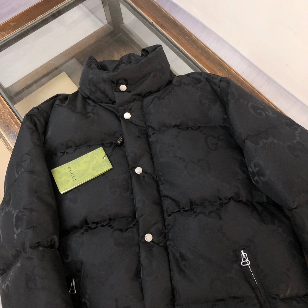 🆕🆕🆕🔥 GUCCI 古驰 2025秋冬最新款暗纹提花羽绒服!外层面料采用定制GG帆布属于环保有机棉质