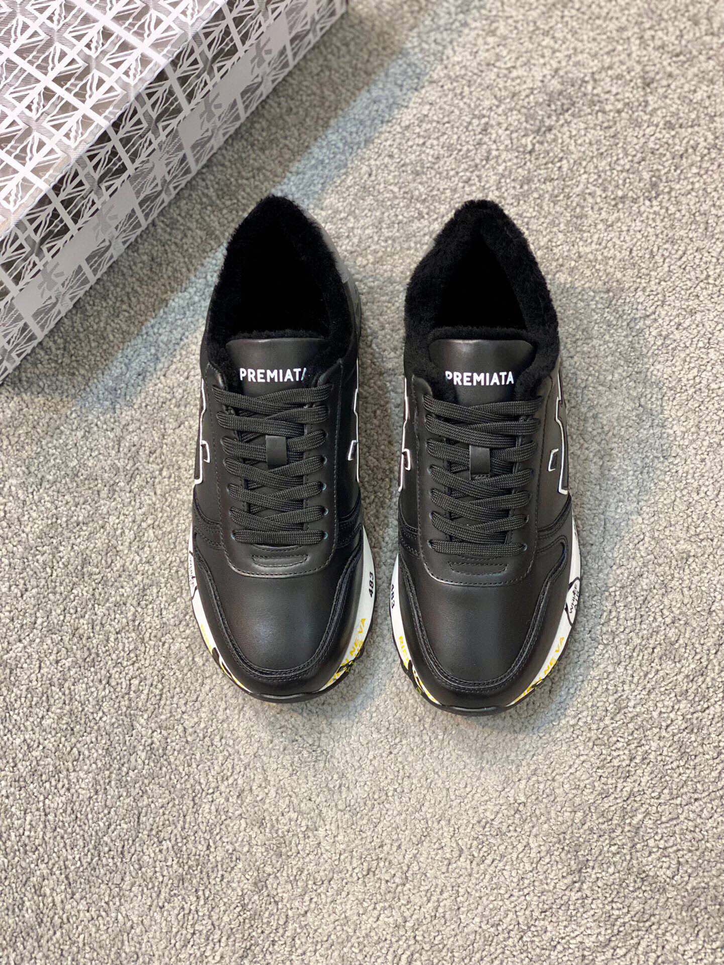 NO:219259,Brand PREMIATA Color Original Color Number 38-44 Standard Code Price Material Pra Miada Men's Sports Series Italian Shoe Brand. Create a casual and fashionable sports shoes upper with cowhide spliced ​​nylon fabric, warm and comfortable Wool Inner Wool Flooring, original ultra-light sole, Prada, sneakers, cowhide19860909品牌PREMIATA 颜色原版配色 码数38-44 标准码 价格 材质普拉·米亚达 男士运动系列 意大利鞋履品牌.打造出一款休闲 时尚运动鞋鞋面采用牛皮拼接尼龙面料、保暖舒适 羊毛 内里 羊毛 垫脚、原版超轻大底,普拉·米亚达,prada,sneakers,cowhide,Men's shoes