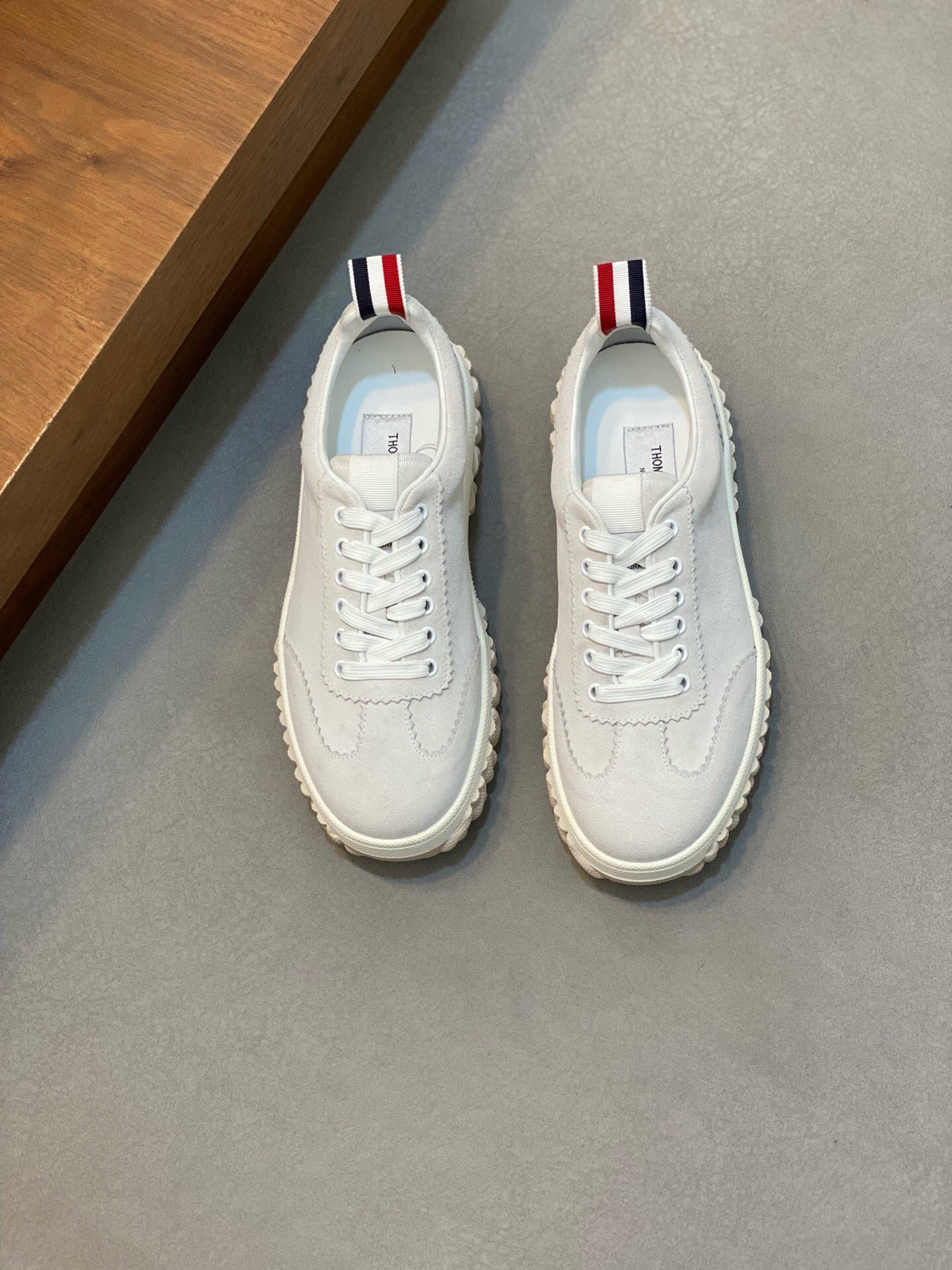 NO:217364,Brand THOM BROWNE Color Original Color Code 39-44 Customized 38.45 Price Material Tom Brown New Product Casual Shoes!  Original single quality Top development latest official website [THOM BROWNE (Tom Brown) [Delivery] Original single hot upper uses fabric, inner ox shoe body accessories one to one open mold, counter quality, you are still worried about wearing and matching shoes, then this shoe is your best choice for sports, casual, TB-Tom Brown, thom browne19860909品牌THOM BROWNE 颜色原版配色 码数39-44定做38.45 价格 材质汤姆·布朗新品 休闲鞋！原单品质 顶级开发最新官网【THOM BROWNE（汤姆.布朗）[得意]原单爆款鞋面采用布面 内里牛里鞋身配件一比一开模 专柜品质 亲们你还为穿着搭配鞋发愁那这款鞋就是你不二的选择运动 休闲两不误,TB-汤姆布朗,thom browne,Men's shoes