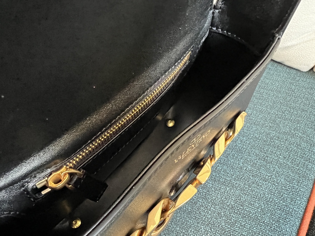 Moynat Classic Handcrafted Luxury Leather Shoulder Bag Ref 8