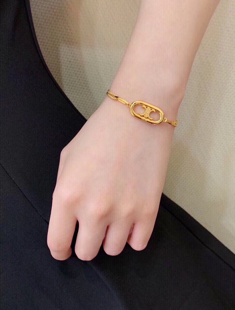“Unique Gold Bracelet by Celine: Subverting Traditional Designs for a Charming Personality” - 图片 2