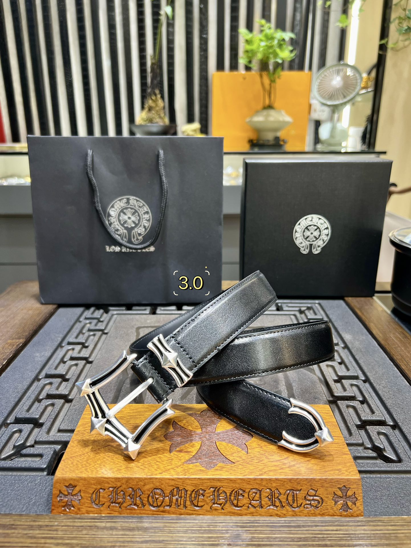 “Chrome Hearts Crocson Belt: Gothic Rock Punk Street Style in Oxen Skin” - 图片 3