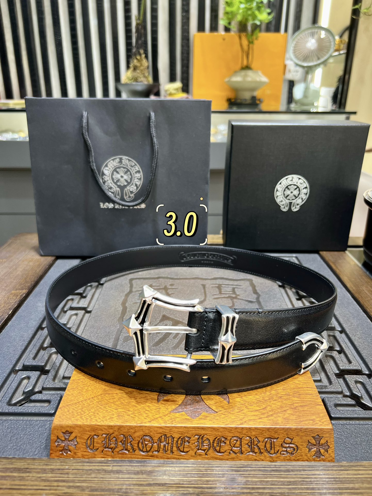 “Chrome Hearts Crocson Belt: Gothic Rock Punk Street Style in Oxen Skin” - 图片 4