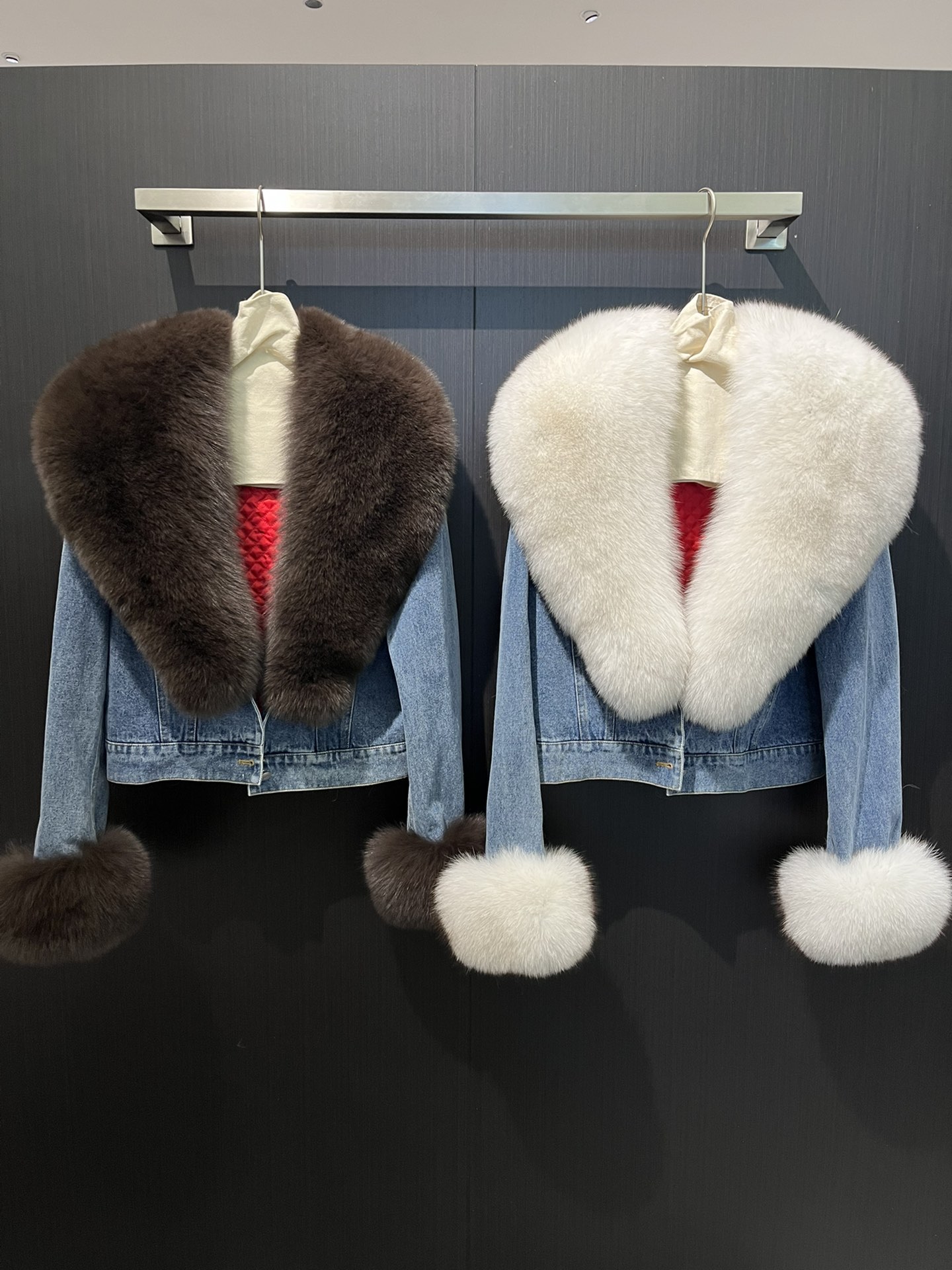 Luxurious Female Suit with Real Fox Hair Trim and King Alexander’s Cowboy Fur Coat - 图片 1