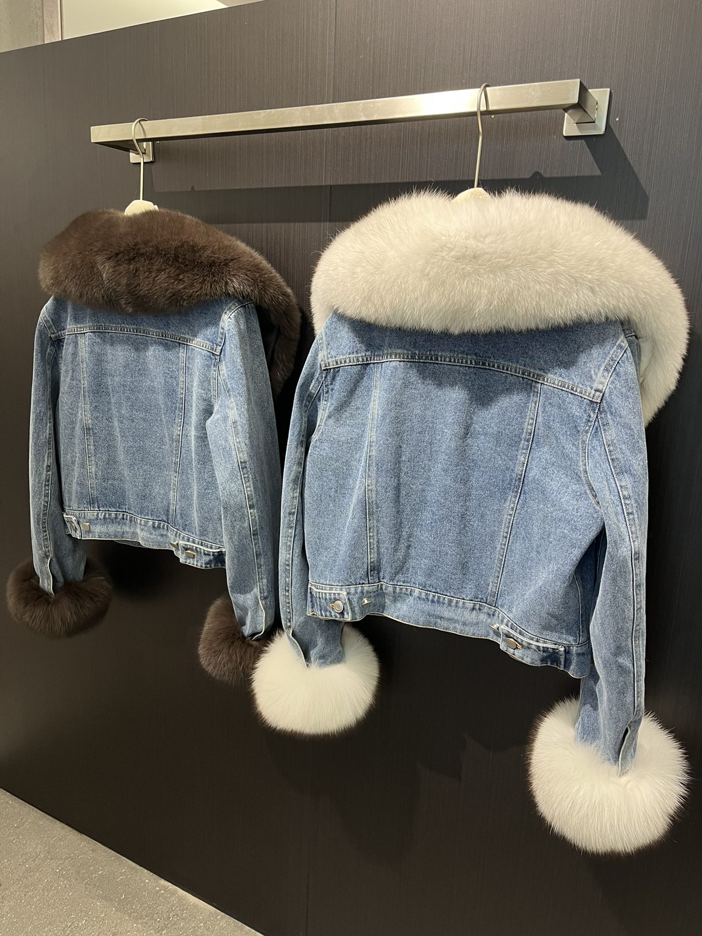 Luxurious Female Suit with Real Fox Hair Trim and King Alexander’s Cowboy Fur Coat - 图片 7