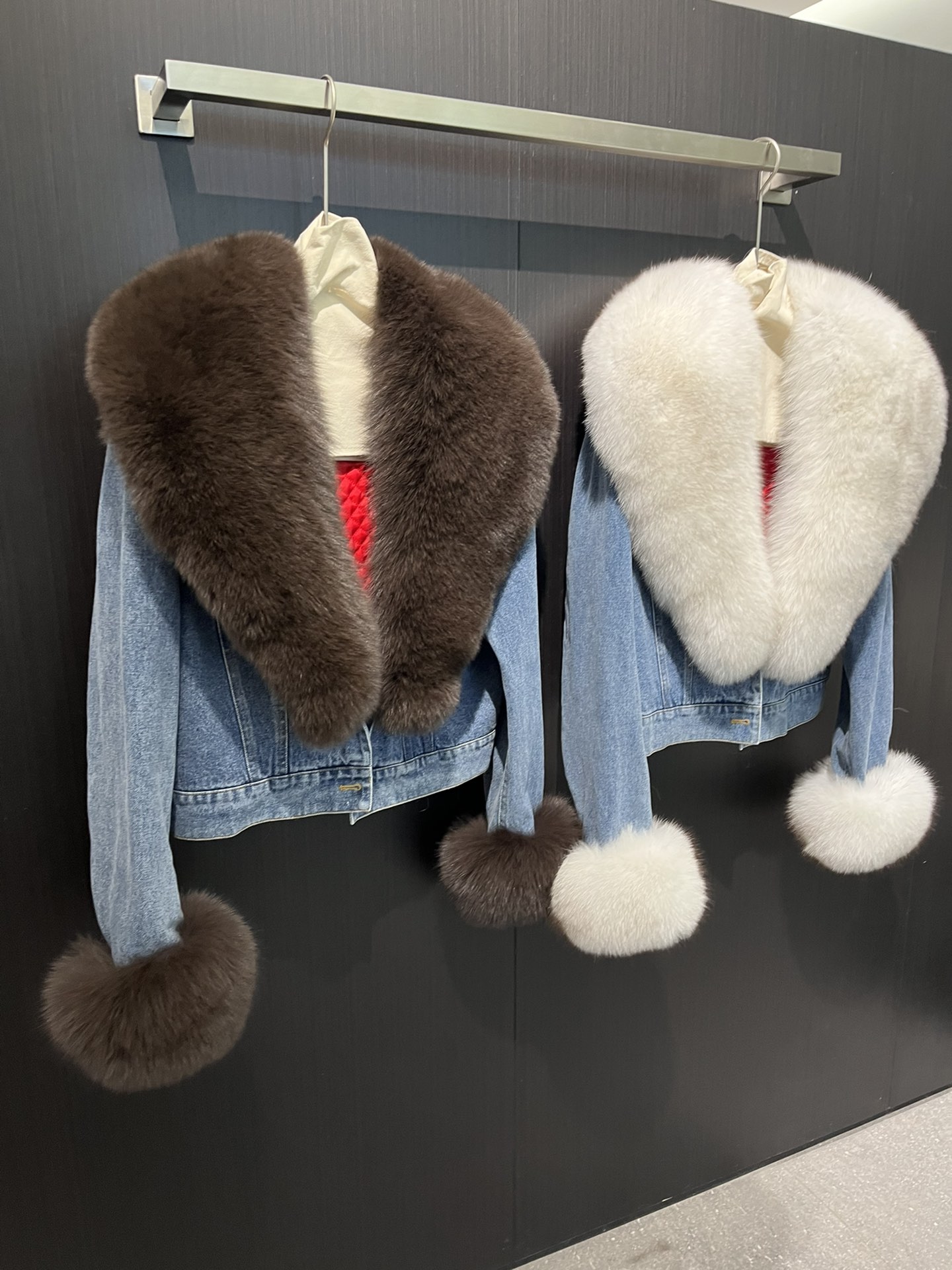 Luxurious Female Suit with Real Fox Hair Trim and King Alexander’s Cowboy Fur Coat - 图片 3